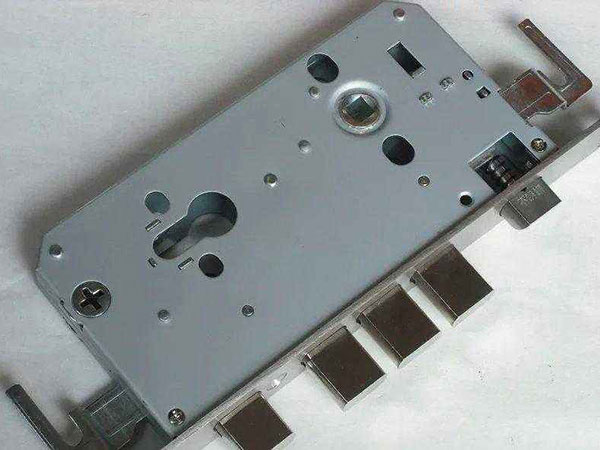 阿拉善左24小时上门开锁公司